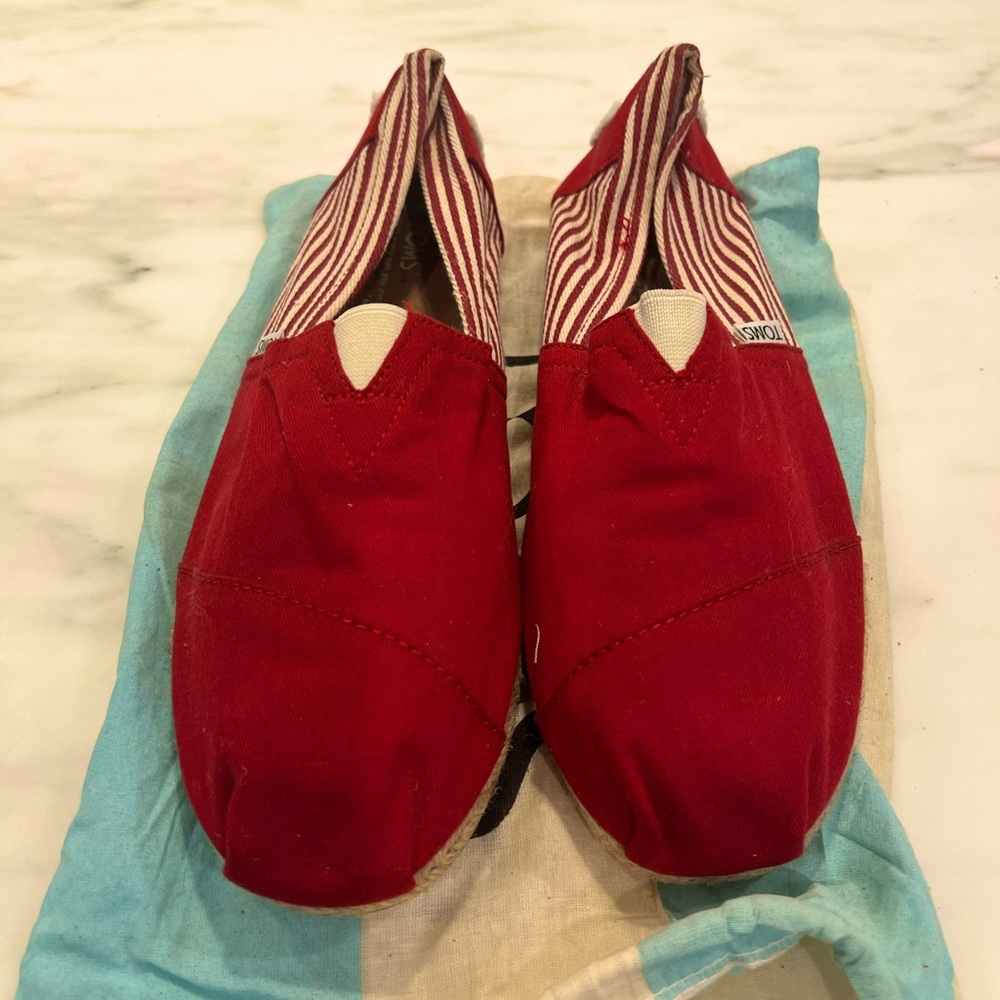 New never worn Tom’s espadrilles size 12 women